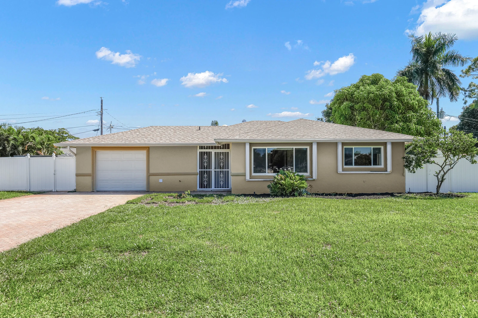 4690 Capri Dr exterior