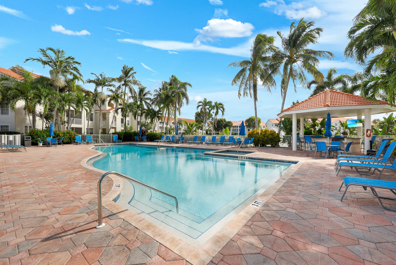 4630 Saint Croix Ln, Unit 812 exterior